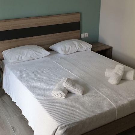 Chriselia 1 Apartment Nea Roda Bagian luar foto