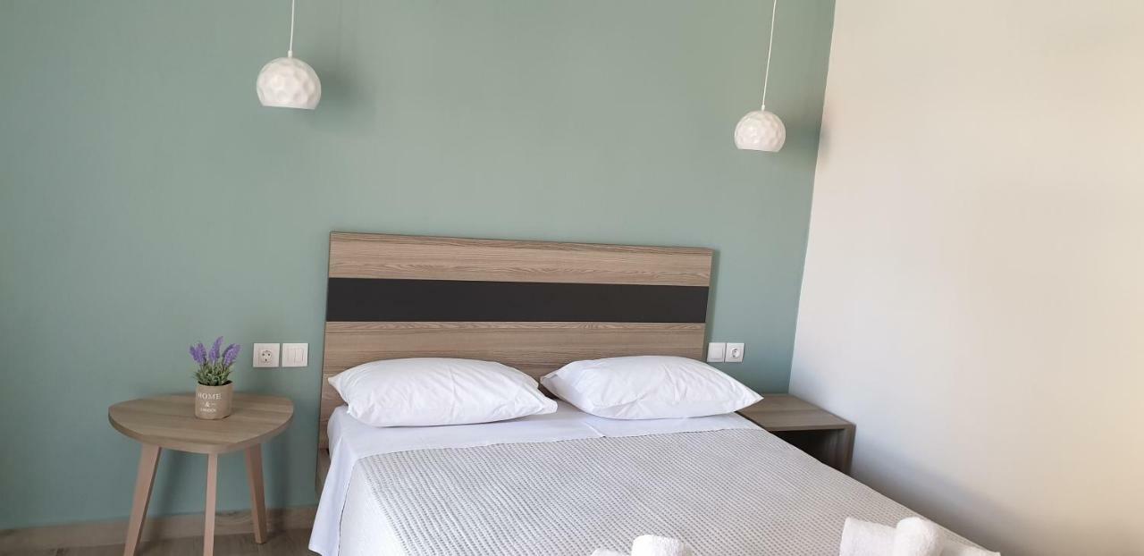 Chriselia 1 Apartment Nea Roda Bagian luar foto
