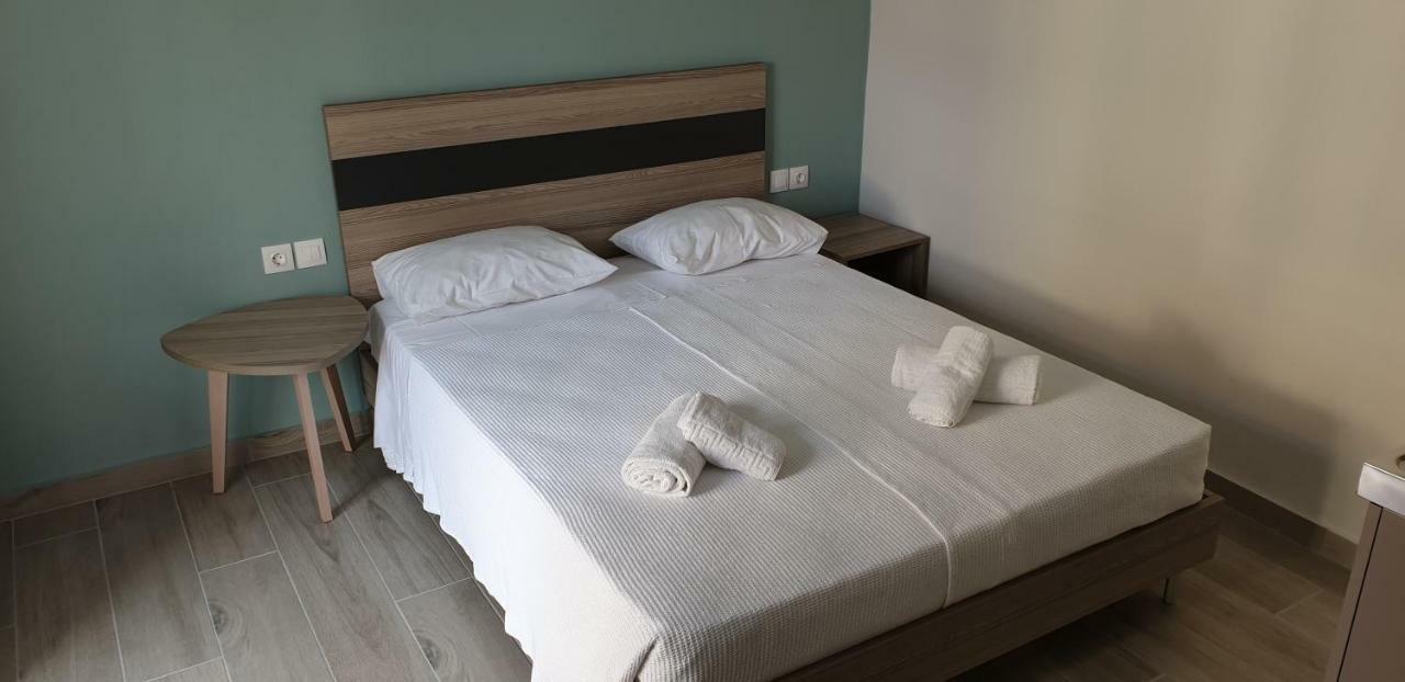 Chriselia 1 Apartment Nea Roda Bagian luar foto