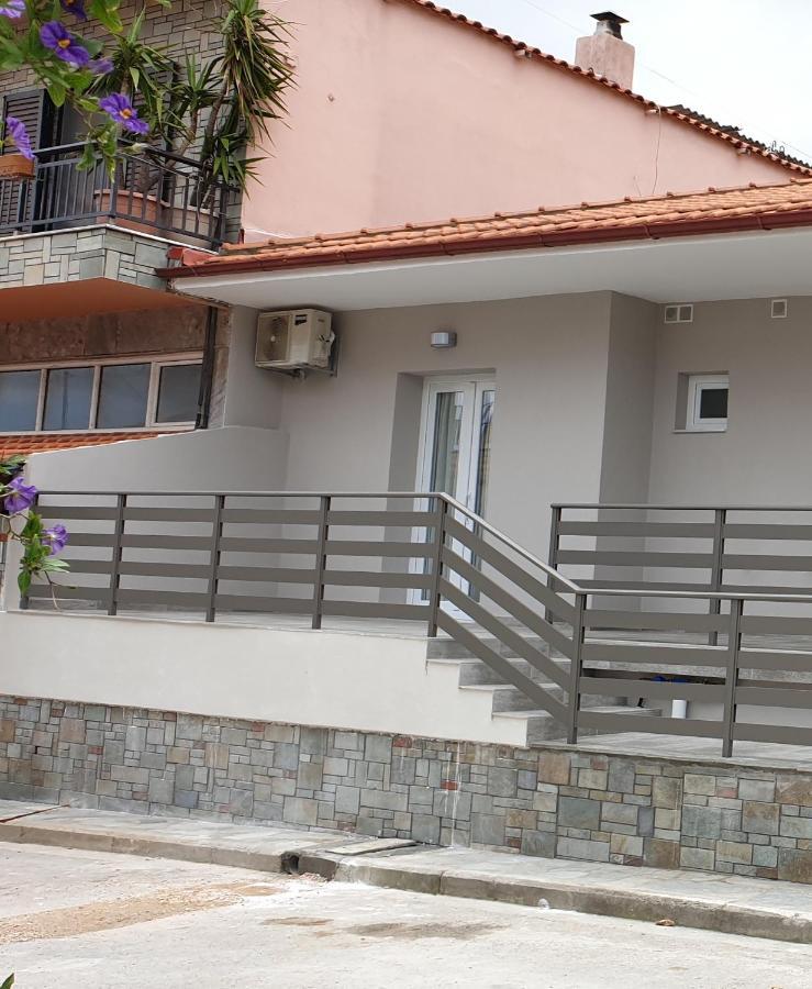 Chriselia 1 Apartment Nea Roda Bagian luar foto